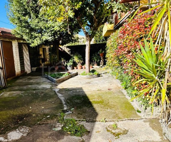 casa indipendente in vendita a Prato in zona Iolo