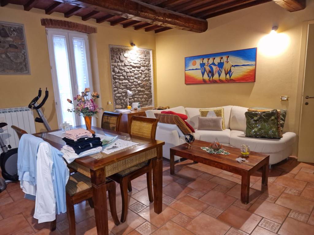 casa indipendente in vendita a Prato