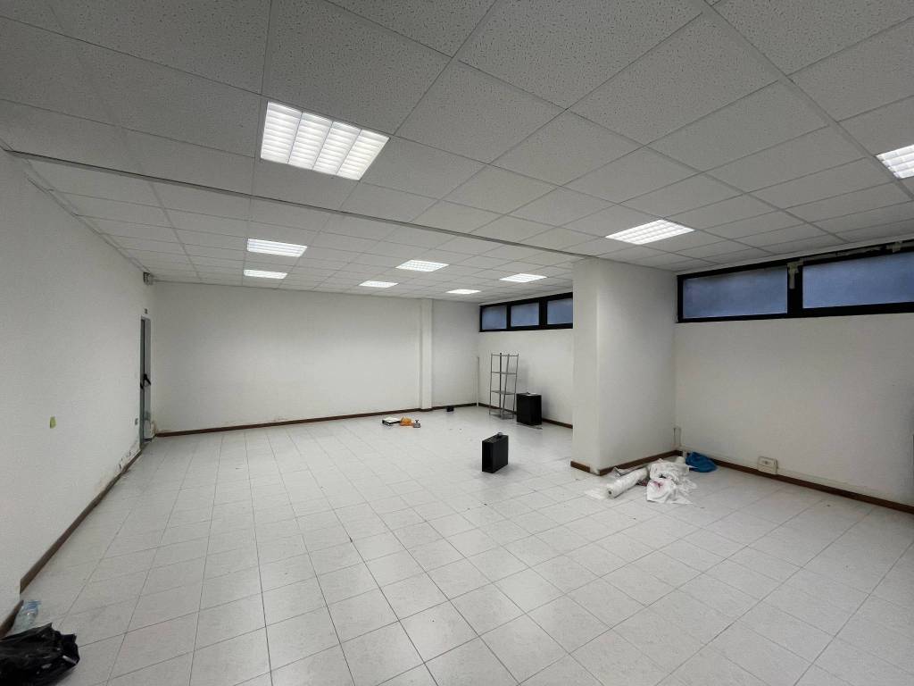 ufficio in vendita a Prato in zona Tavola