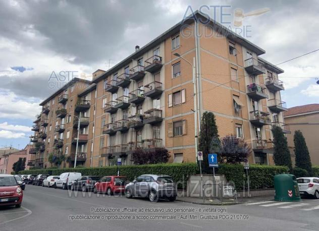 locale commerciale in vendita a Prato