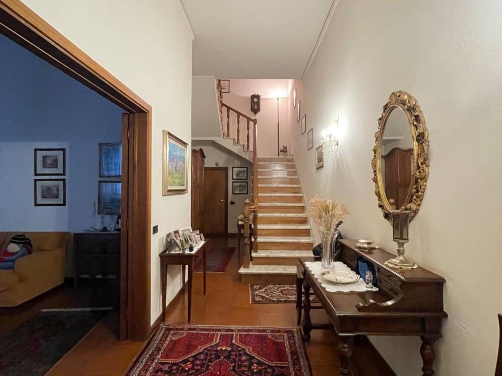 casa indipendente in vendita a Prato in zona Tavola