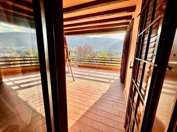 casa indipendente in vendita a Prato in zona Santa Lucia