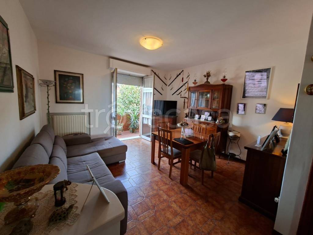 appartamento in vendita a Prato in zona Fontanelle