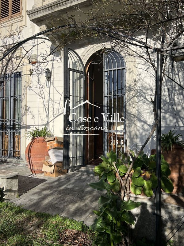 casa indipendente in vendita a Prato