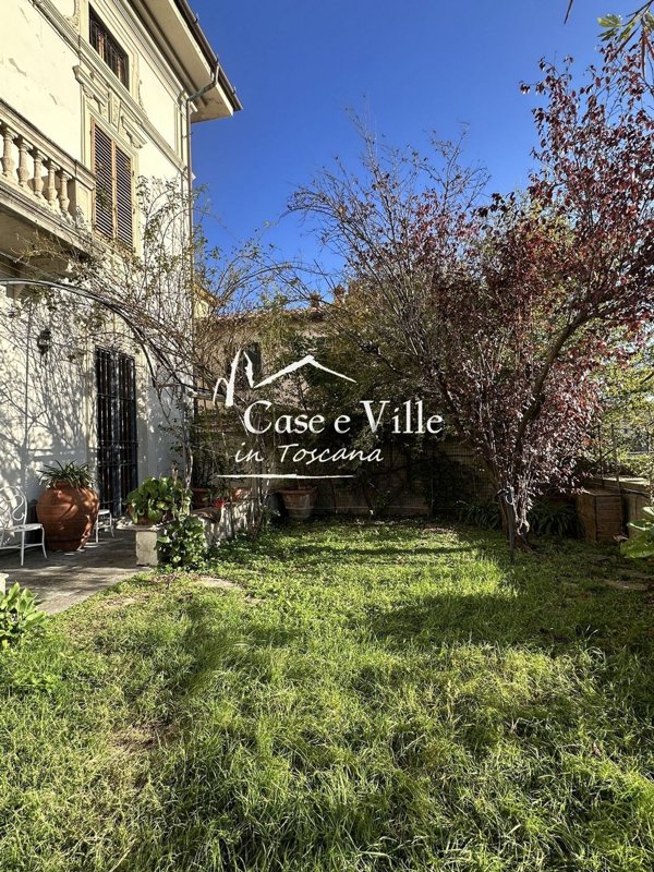 casa indipendente in vendita a Prato