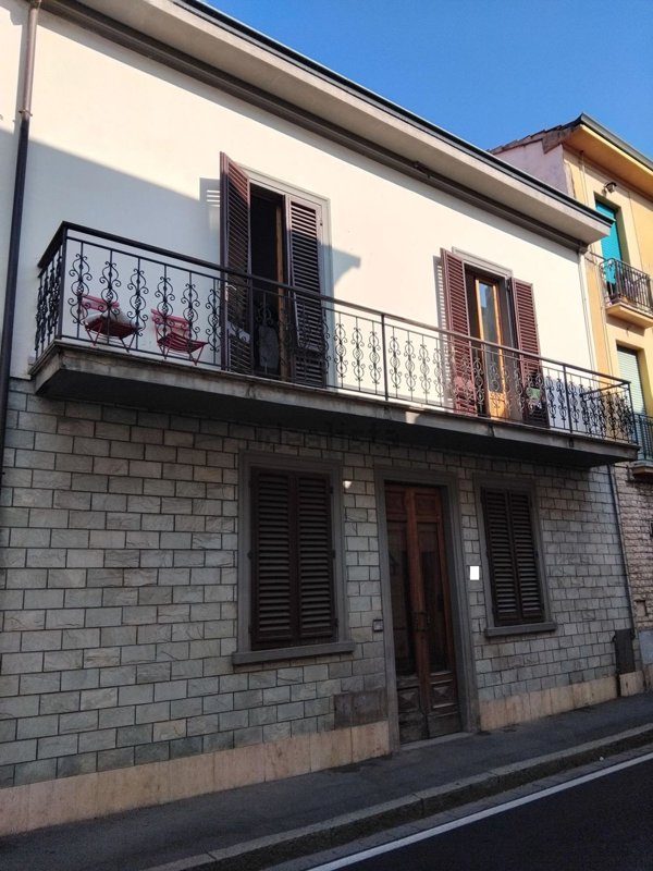 casa indipendente in vendita a Prato in zona Iolo