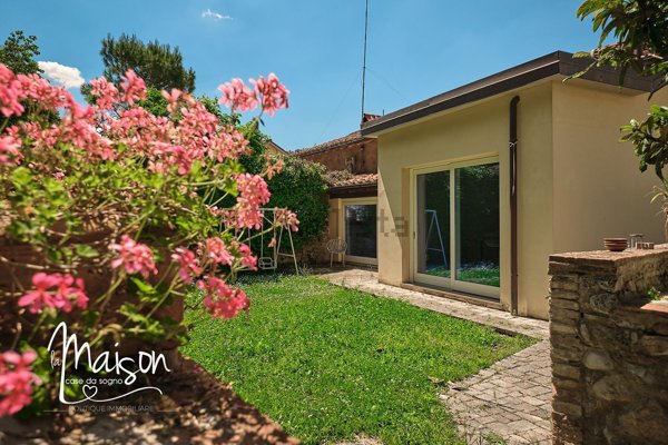 casa indipendente in vendita a Prato in zona Figline