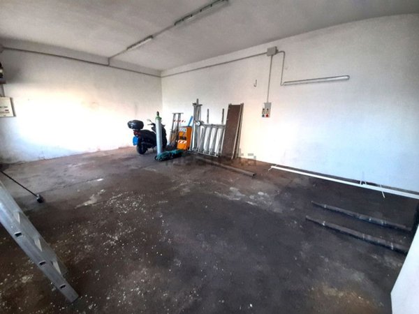 ufficio in vendita a Prato in zona Vergaio