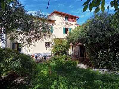casa indipendente in vendita a Prato in zona Casale