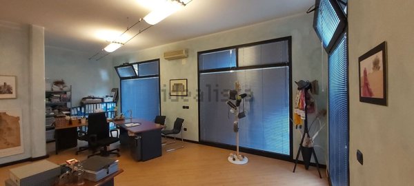 locale di sgombero in vendita a Prato