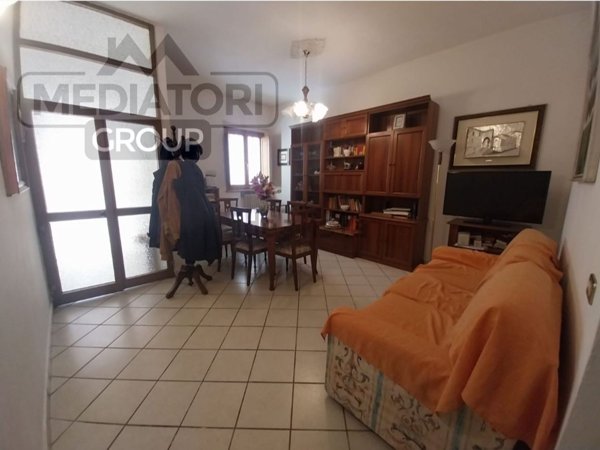 casa indipendente in vendita a Prato in zona Paperino