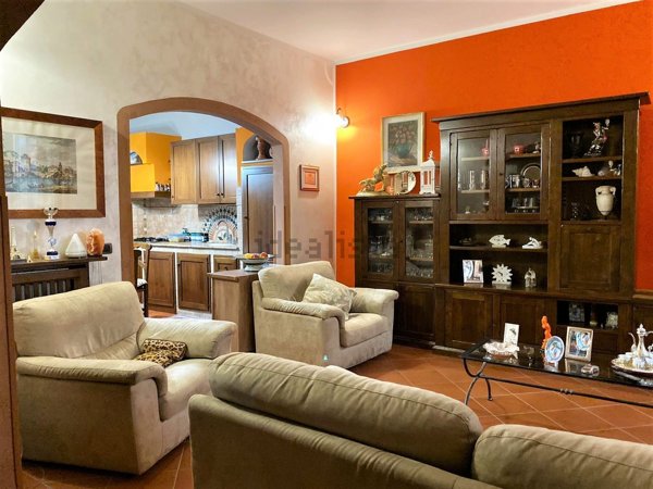 casa indipendente in vendita a Prato in zona Cafaggio