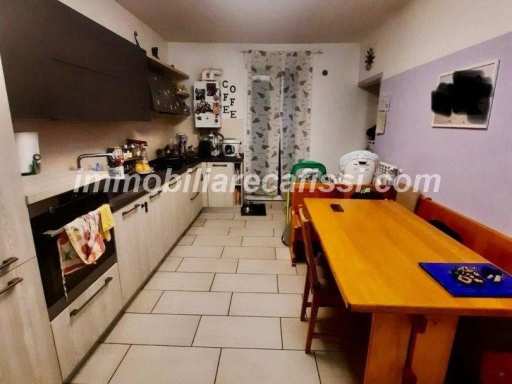 appartamento in vendita a Prato in zona Paperino