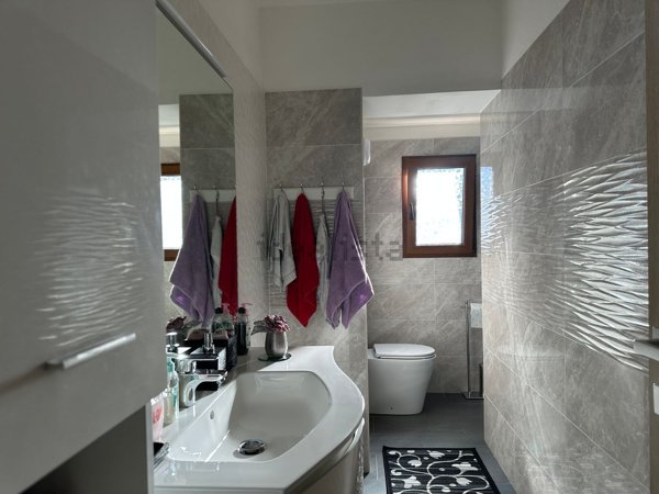 casa indipendente in vendita a Prato