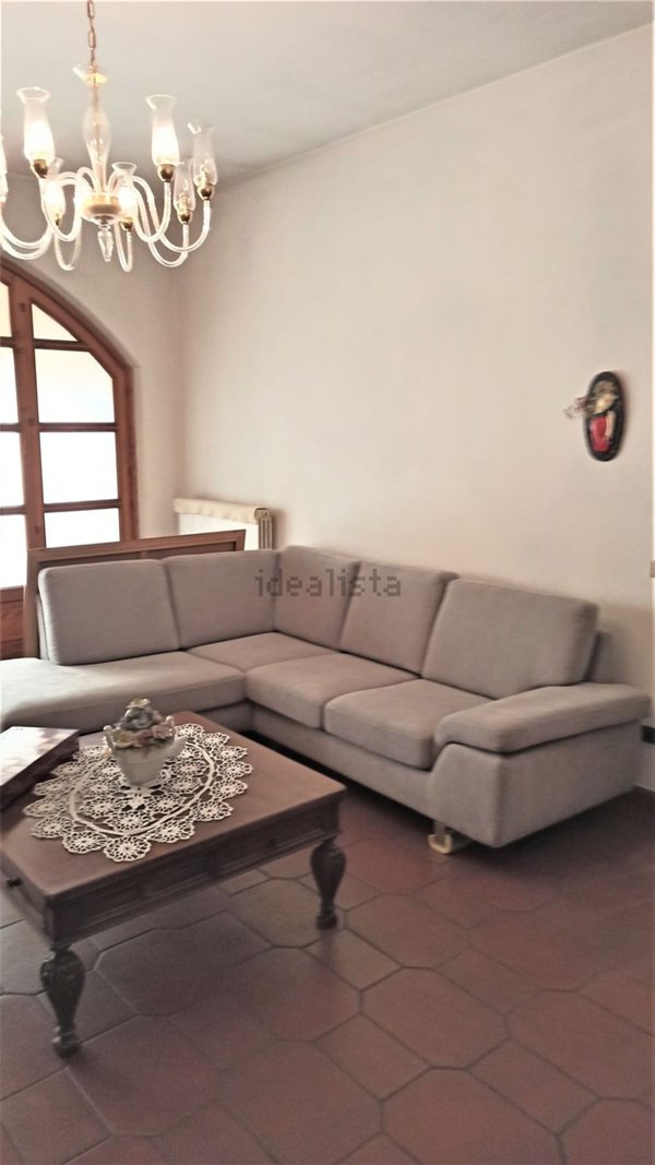 casa indipendente in vendita a Prato in zona Iolo