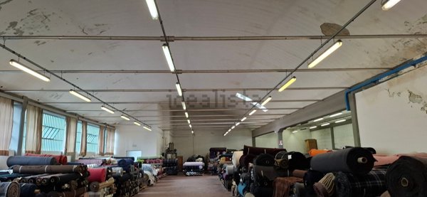 capannone in vendita a Prato