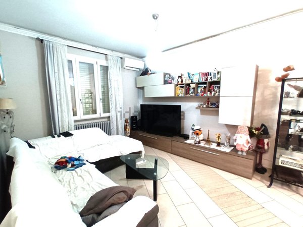 casa indipendente in vendita a Prato in zona Viaccia