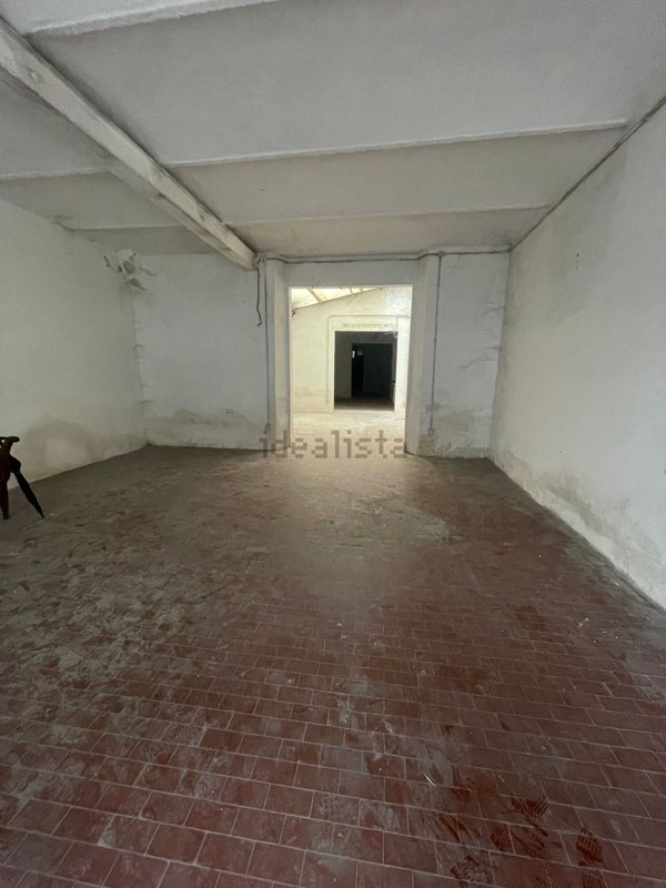 locale di sgombero in vendita a Prato
