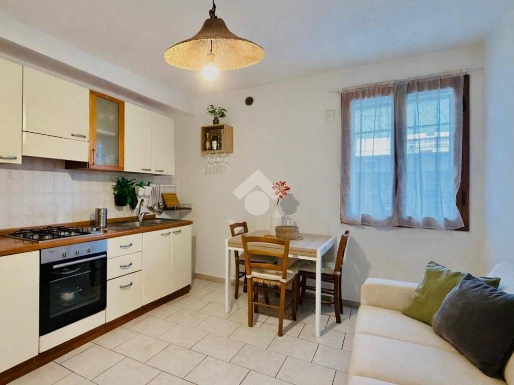 appartamento in vendita a Prato in zona Sant'Ippolito