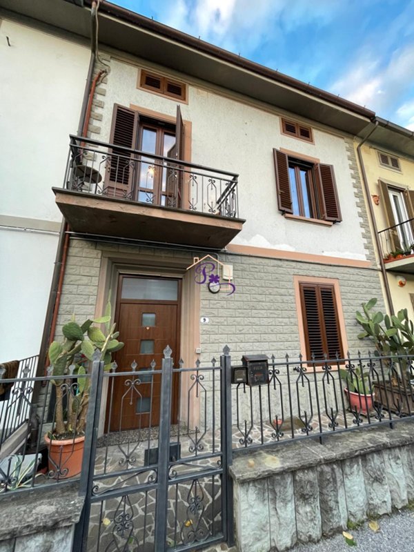 casa indipendente in vendita a Prato in zona Grignano