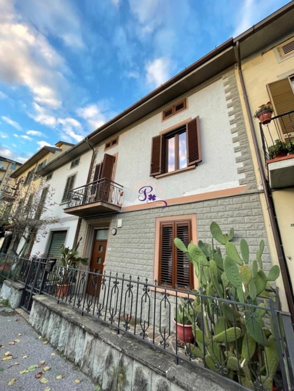 casa indipendente in vendita a Prato in zona Grignano