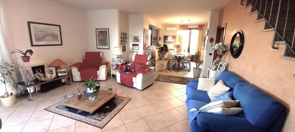 casa indipendente in vendita a Prato in zona Tavola