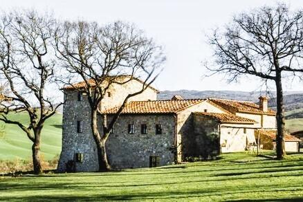 casa indipendente in vendita a Prato in zona Santa Lucia