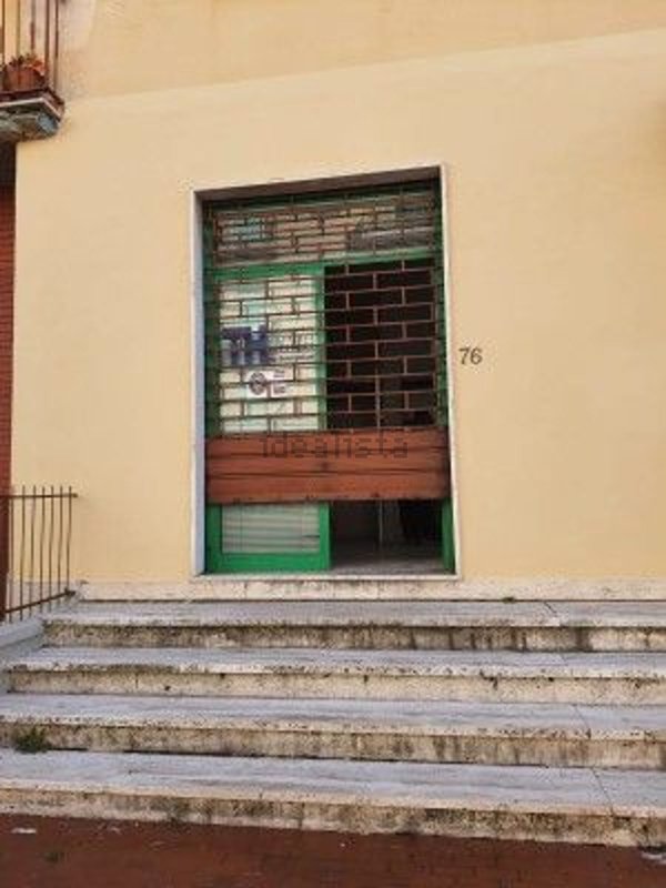 locale di sgombero in vendita a Prato