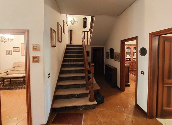 casa indipendente in vendita a Prato