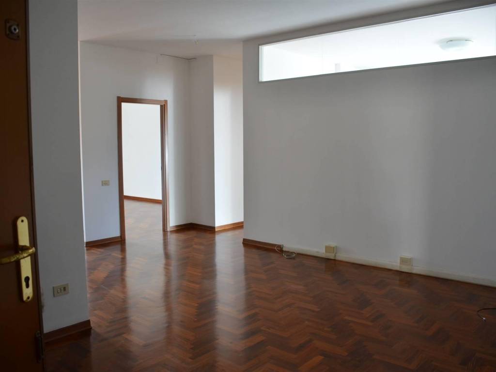 ufficio in vendita a Prato