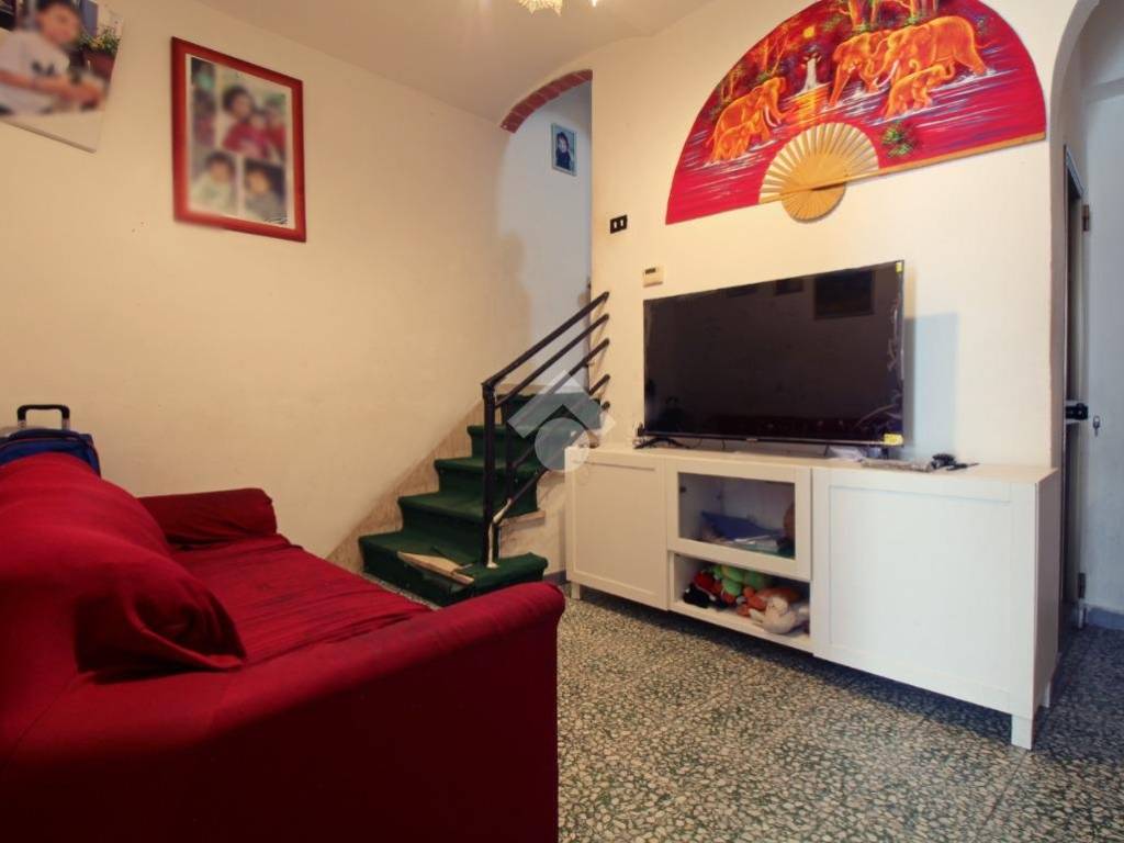 casa indipendente in vendita a Prato in zona Cafaggio