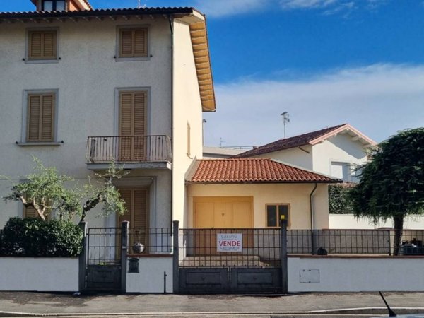 casa indipendente in vendita a Prato
