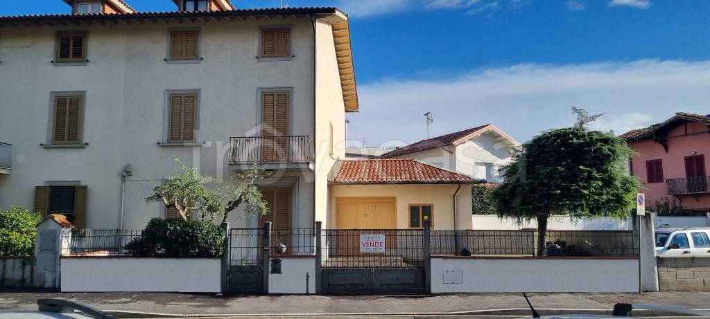 casa indipendente in vendita a Prato