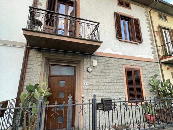 casa indipendente in vendita a Prato in zona Cafaggio