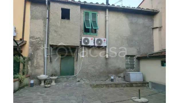 appartamento in vendita a Prato in zona Paperino