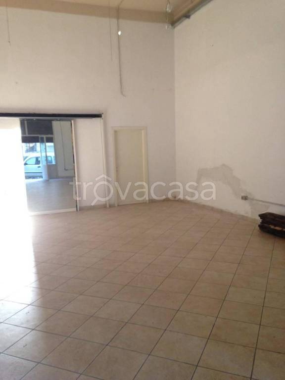 locale commerciale in vendita a Prato in zona Fontanelle