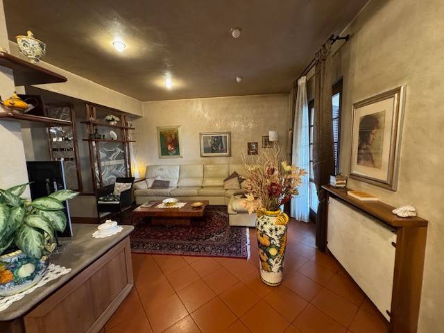 casa indipendente in vendita a Prato in zona Cafaggio