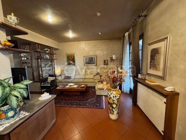 casa indipendente in vendita a Prato in zona Grignano