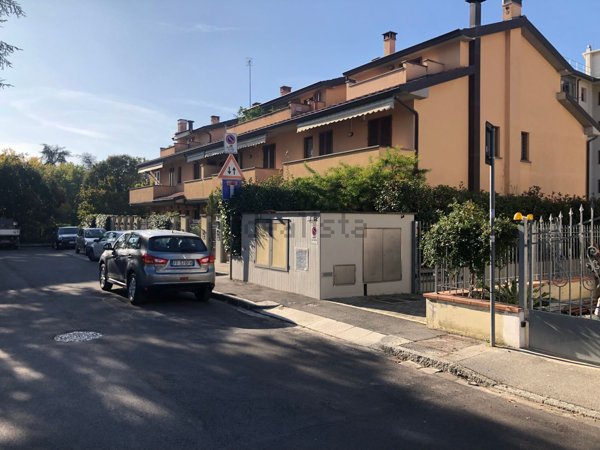 casa indipendente in vendita a Prato in zona San Martino