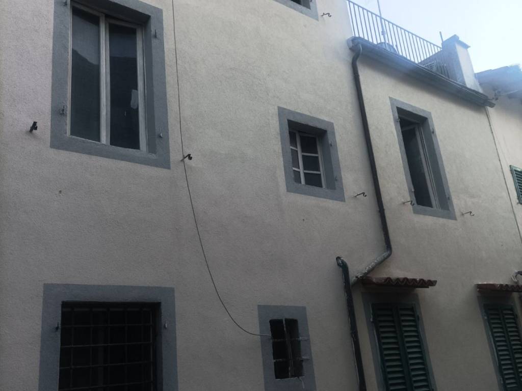 casa indipendente in vendita a Prato