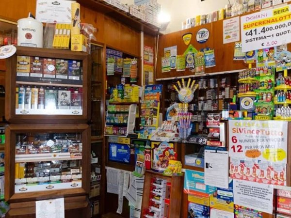 negozio in vendita a Prato