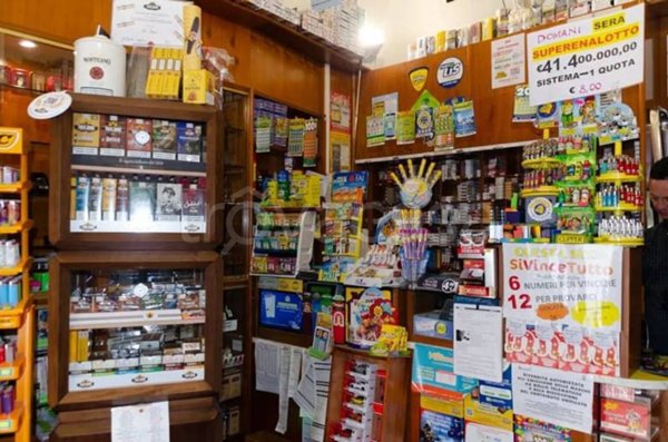 negozio in vendita a Prato