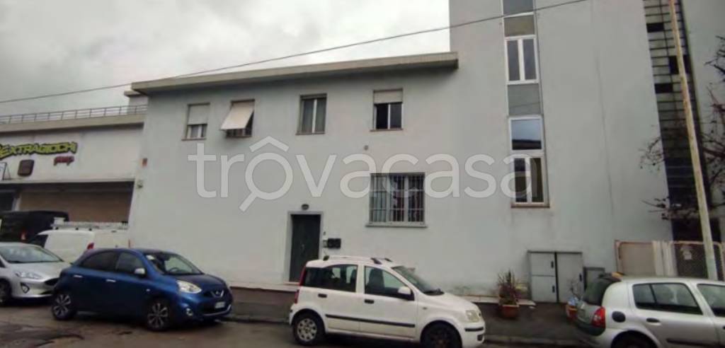 appartamento in vendita a Prato in zona Santa Lucia