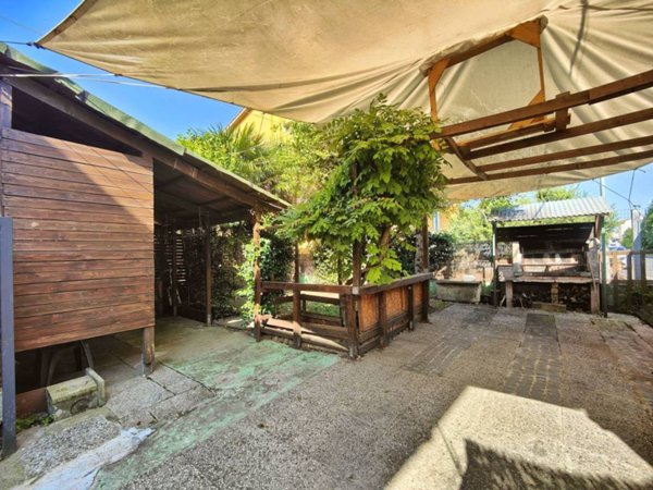 casa indipendente in vendita a Prato in zona San Giusto