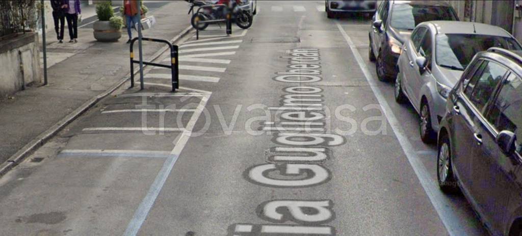 locale commerciale in vendita a Prato