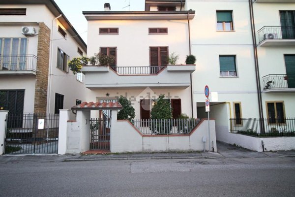 appartamento in vendita a Prato in zona Grignano