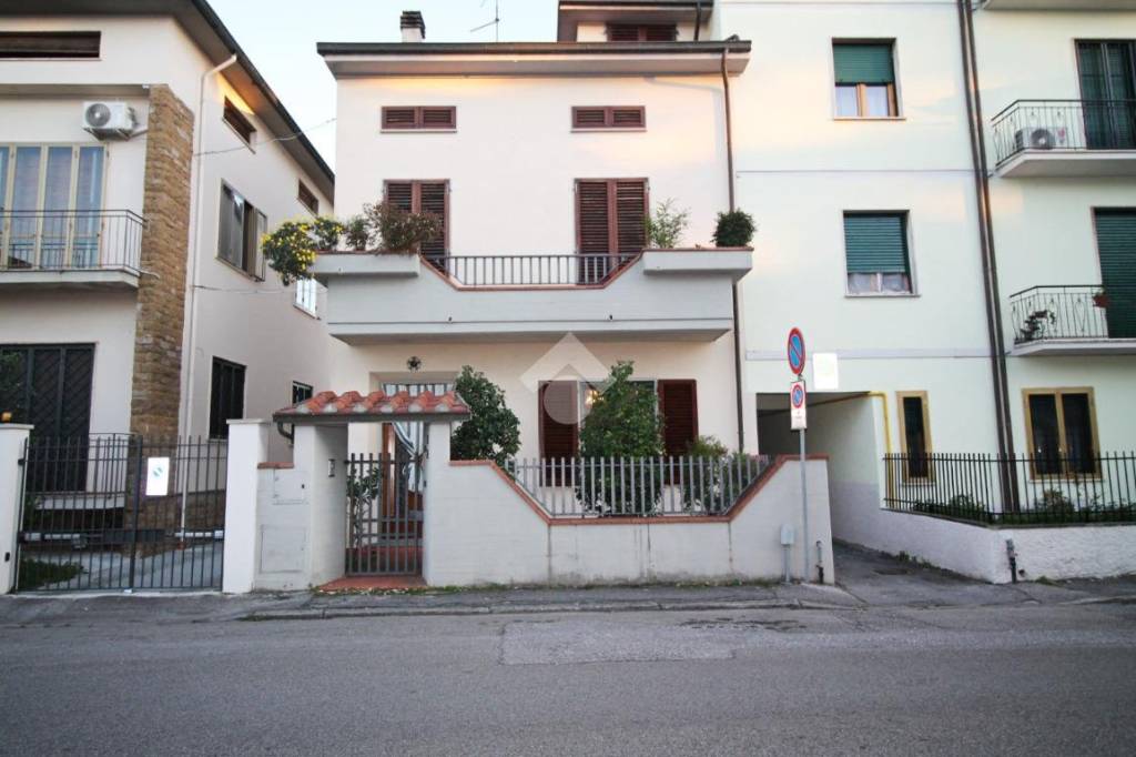 appartamento in vendita a Prato in zona Grignano