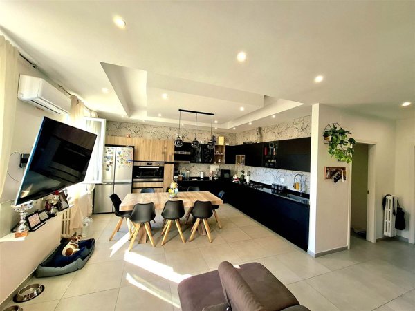 casa indipendente in vendita a Prato