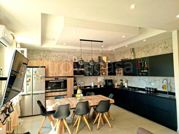 casa indipendente in vendita a Prato