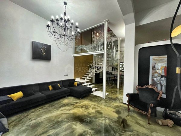 casa indipendente in vendita a Prato